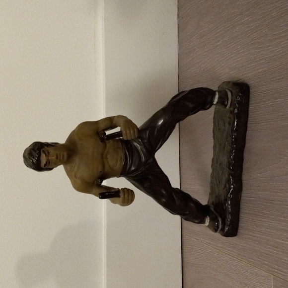 Bruce Lee hand sculpted sculptures figures - Picture 4 of 16